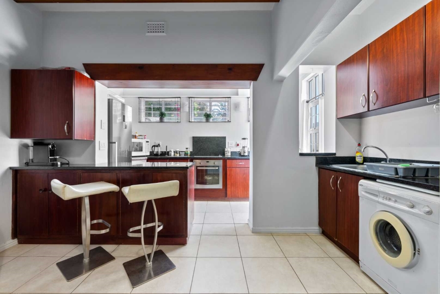 5 Bedroom Property for Sale in Green Point Western Cape